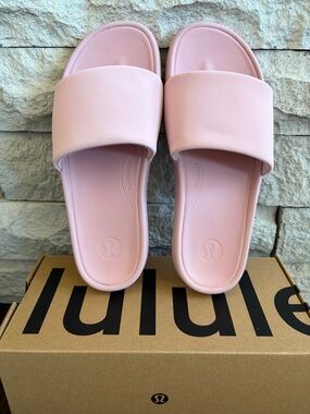 lululemon athletica Restfeel Slide -Pink